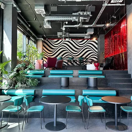 The Social Hub 4*