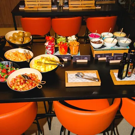 The Social Hub 4*
