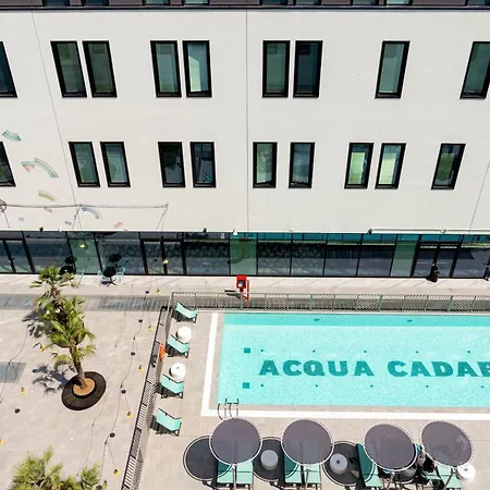The Social Hub Hotel